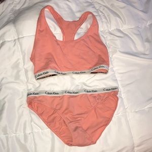 Calvin Klein size M matching bra and panty set